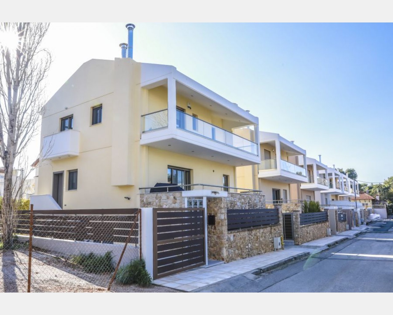 Επένδυση μάντρας στα Βριλήσσια