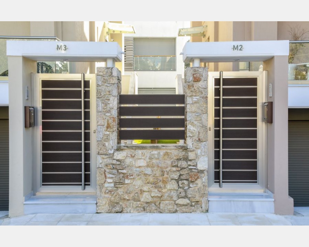 Επένδυση μάντρας στα Βριλήσσια