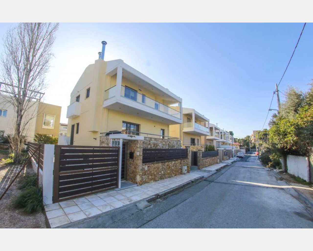 Επένδυση μάντρας στα Βριλήσσια